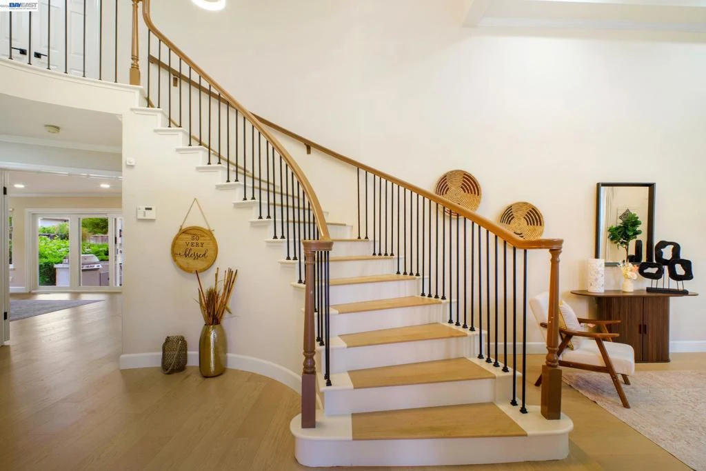 Interior 4