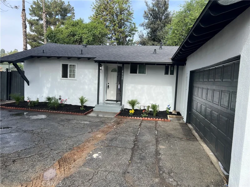 4060 Harrison photo 2