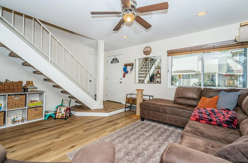 904 Amistad Court C photo 2