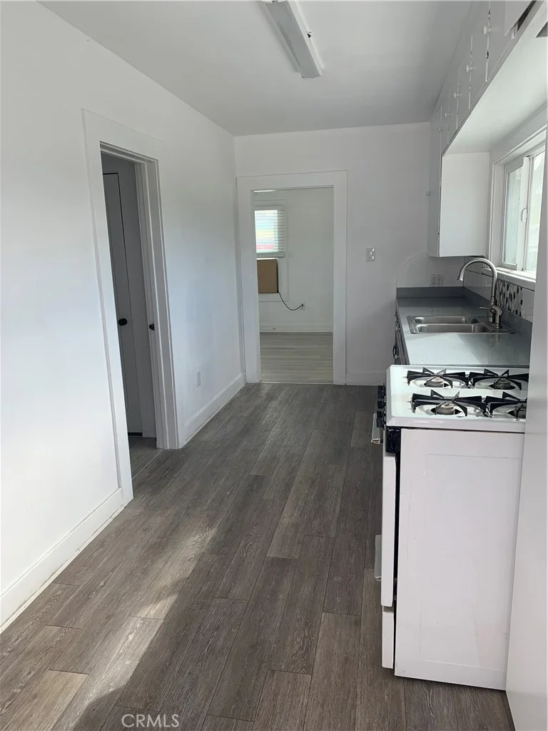 315 W Colton Avenue 1/2 photo 2