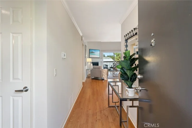 5500 Owensmouth Avenue 331 photo 2