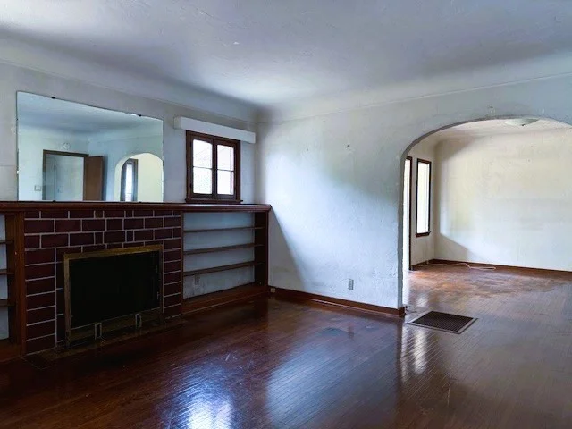 Photo 2 of 9432 S Hobart Boulevard