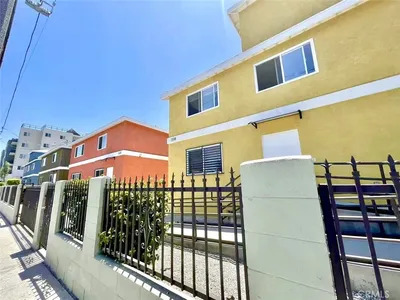 1114 Exposition Boulevard photo 2