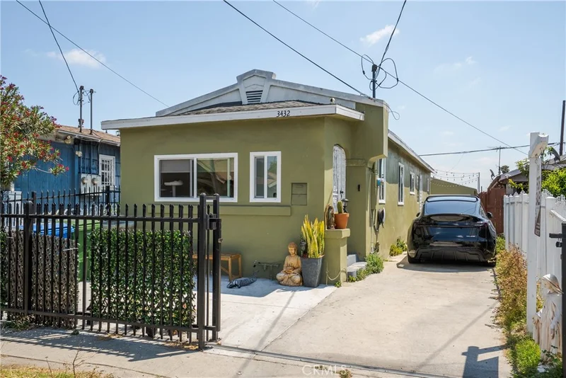 3432 Arlington photo 2