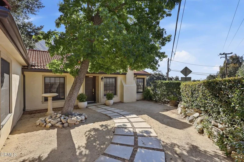 Photo 2 of 2646 N Altadena Drive
