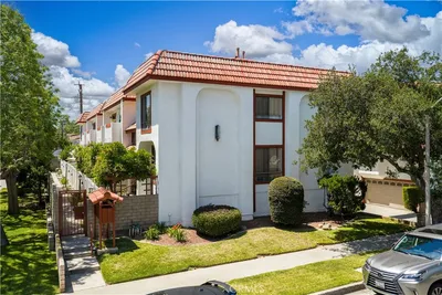 511 N Curtis F photo 2