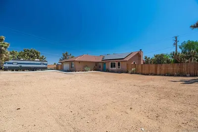 8361 Amador Avenue photo 2