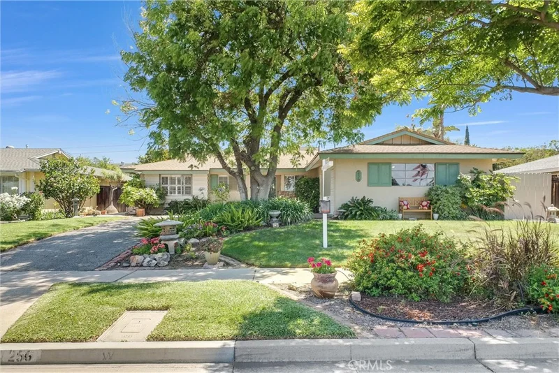 256 E Monterey, Corona, CA 92879