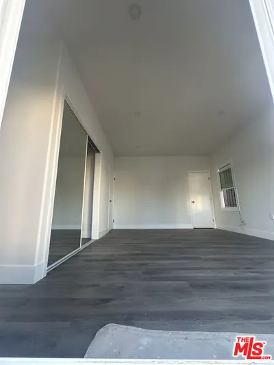 1519 W 30th Street 1 photo 2