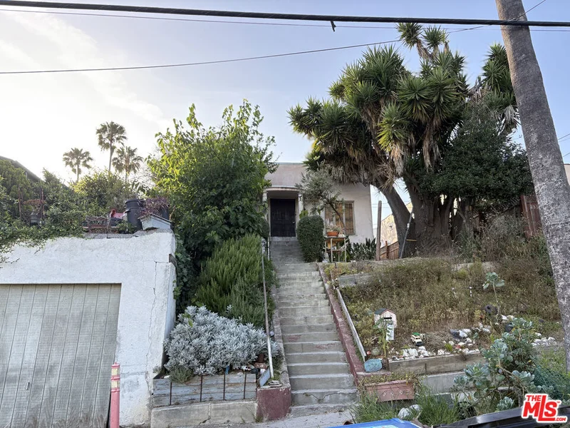 1307 Micheltorena Street photo 2