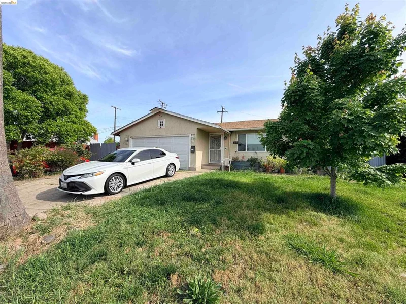 10046 Lincoln Village Dr, Sacramento, CA 95827