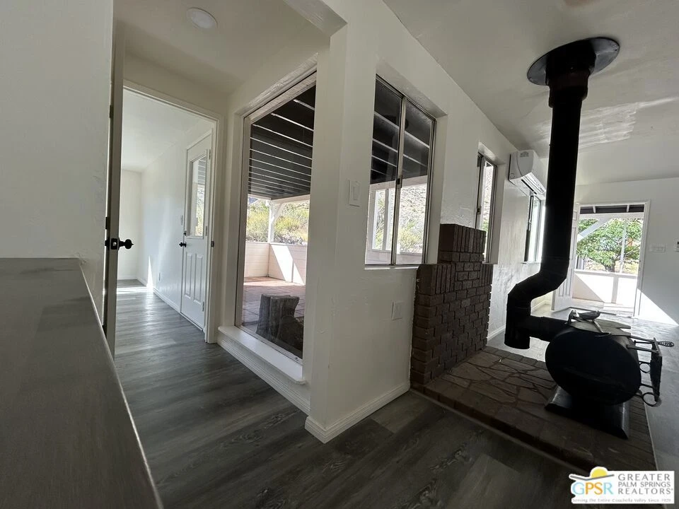 Interior 4