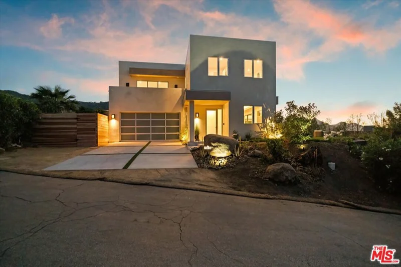 Photo 2 of 25638 Monte Nido Drive
