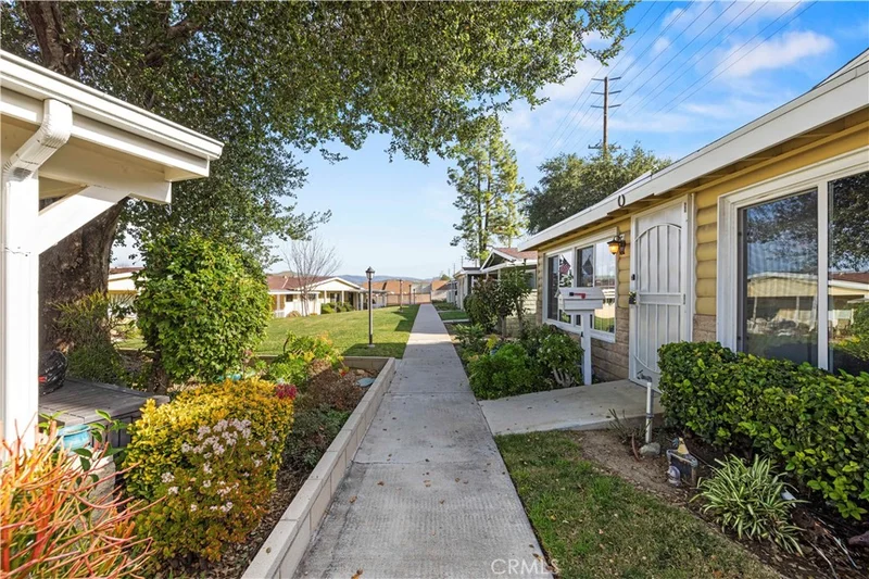 19120 Avenue Of The Oaks A photo 2