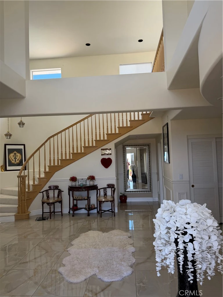 Interior 4