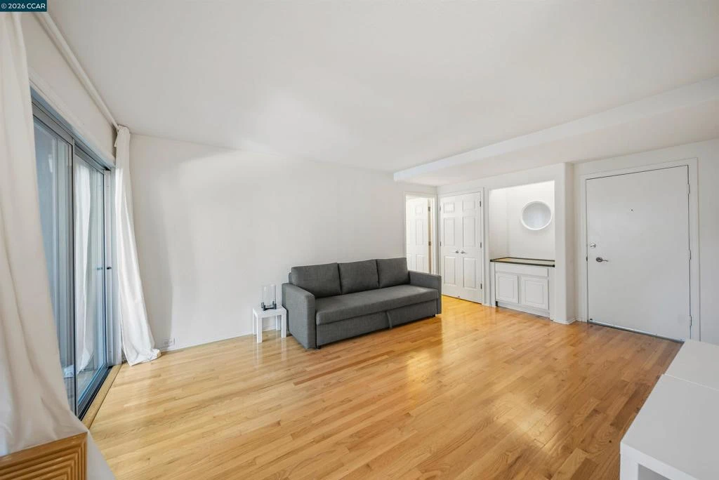 Interior 4