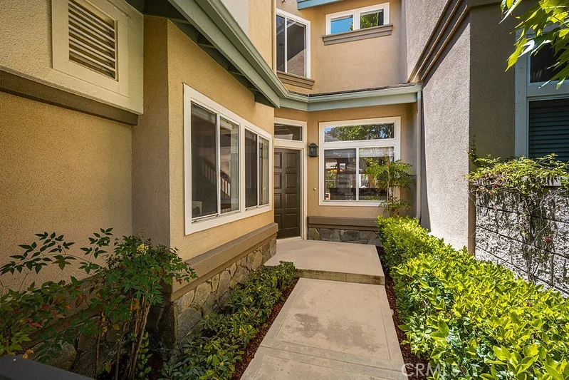 100 Stoney Pointe photo 2