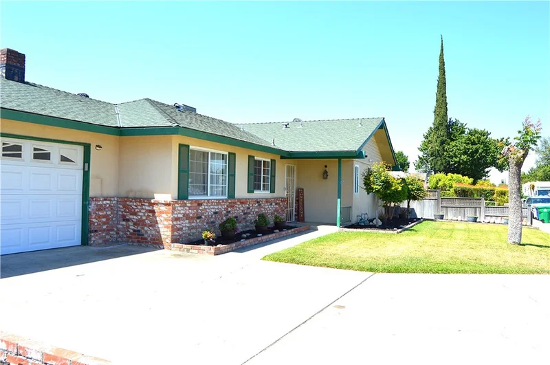 Photo 2 of 380 Tammy Drive