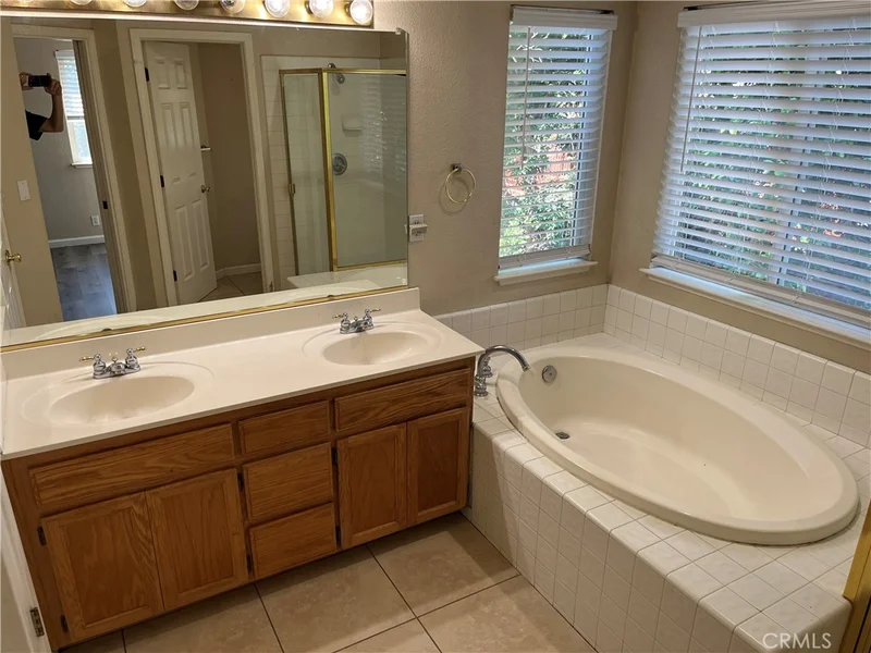 Photo 2 of 1485 Heritage Oak Dr