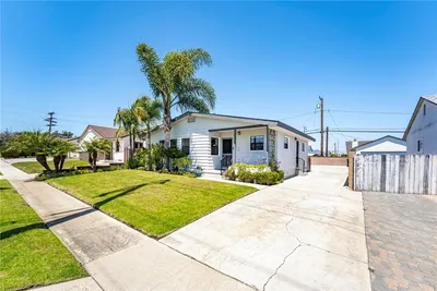 5209 Sepulveda photo 2