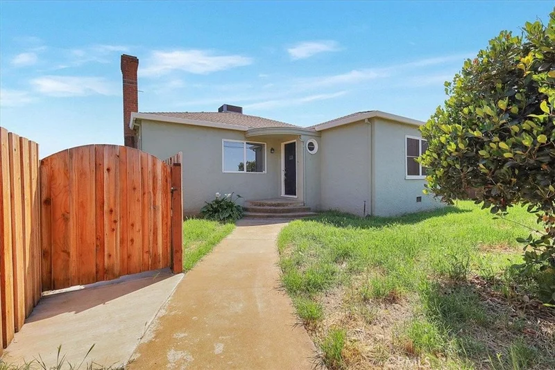 1102 Barry Road photo 2