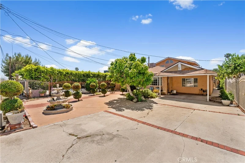 13007 Glenoaks Boulevard photo 2