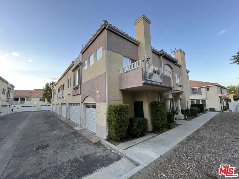 18102 Flynn Drive 4601 photo 2