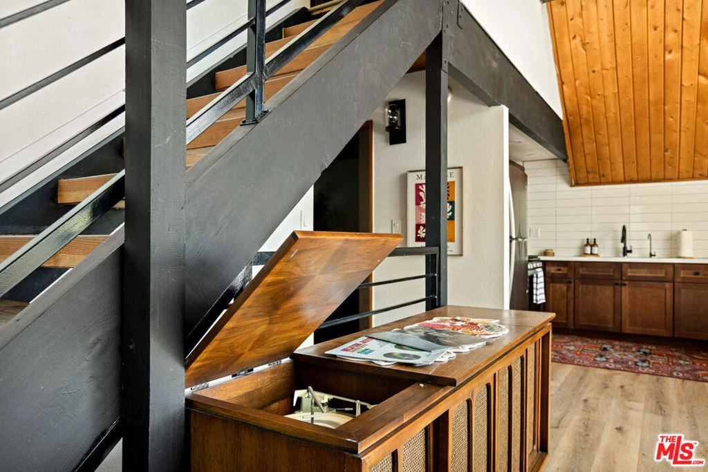 Interior 4