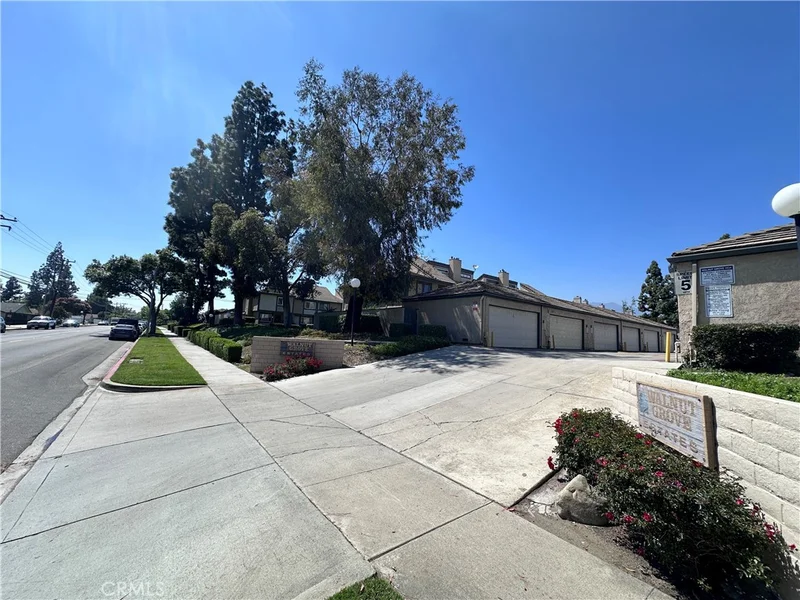 586 Diamond Court photo 2