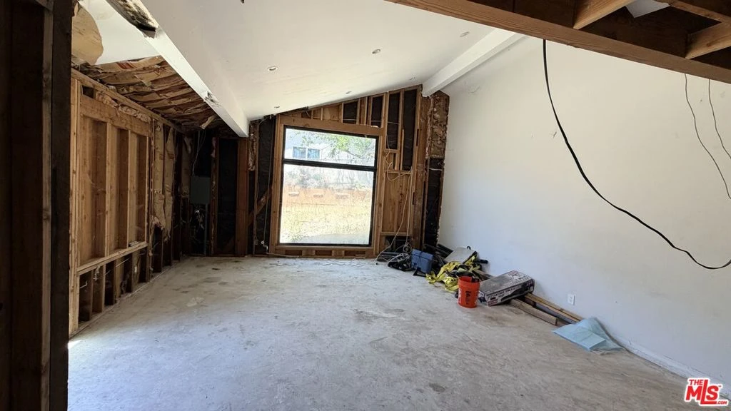 Interior 4