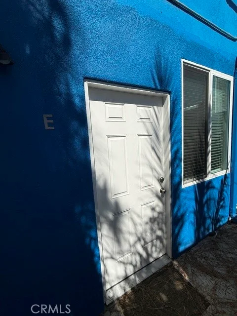 Photo 2 of 405 W Broadway E
