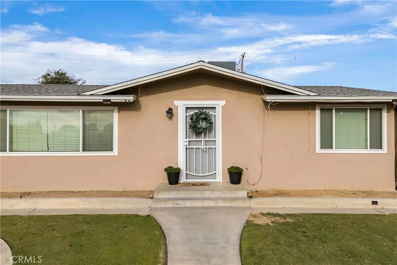 3305 Dwight Street photo 2