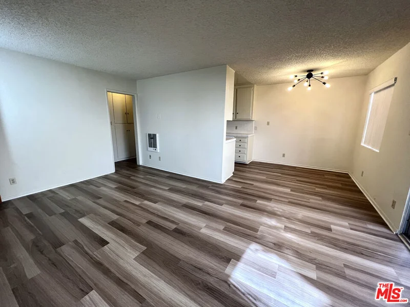 1261 Granville Avenue 4 photo 2