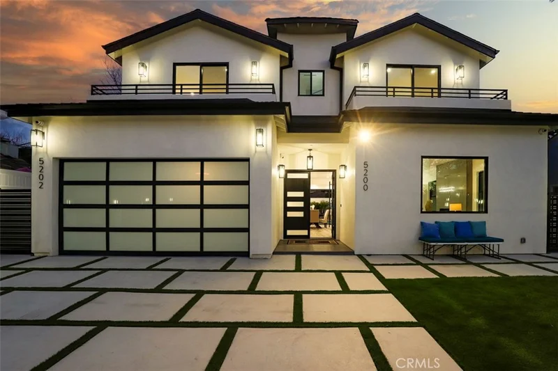5200 Avenida Oriente, Tarzana, CA 91356