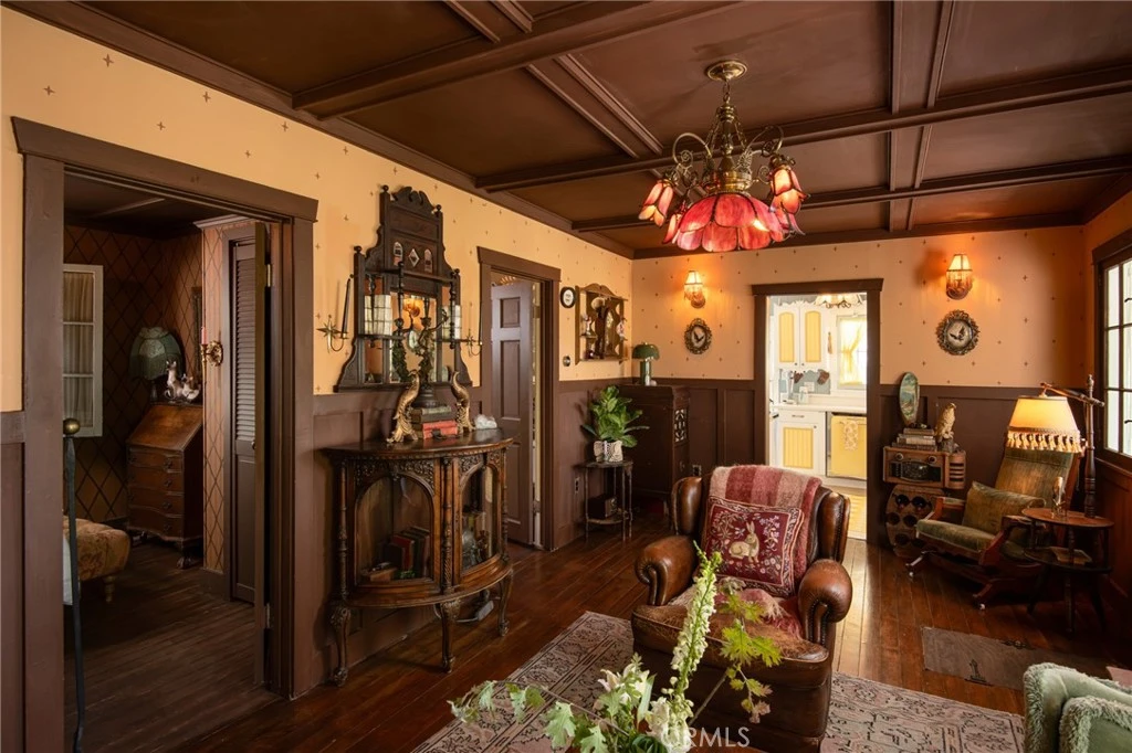 Interior 4