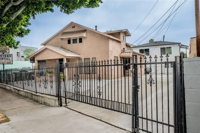3340 N Eastern