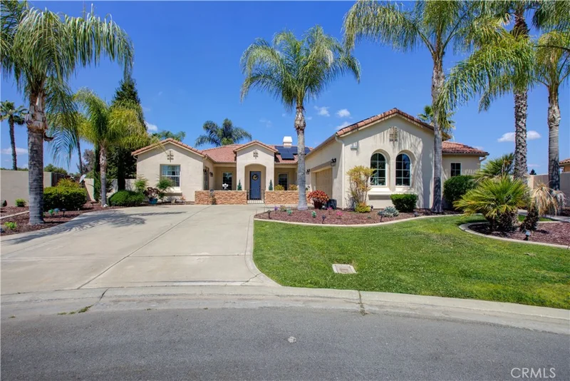 8020 Lake Shore photo 2