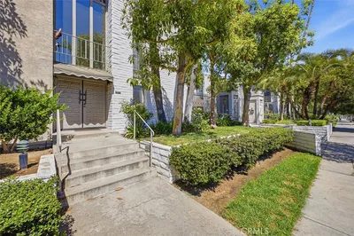 5305 White Oak Avenue D photo 2