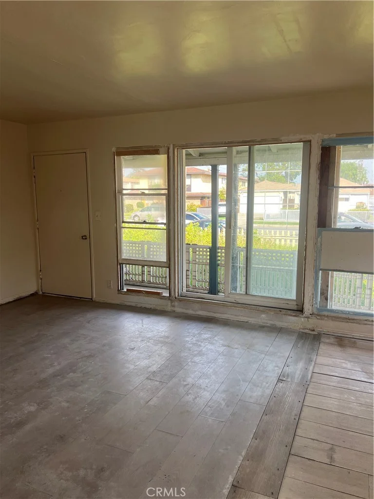 1425 S Del Mar photo 2