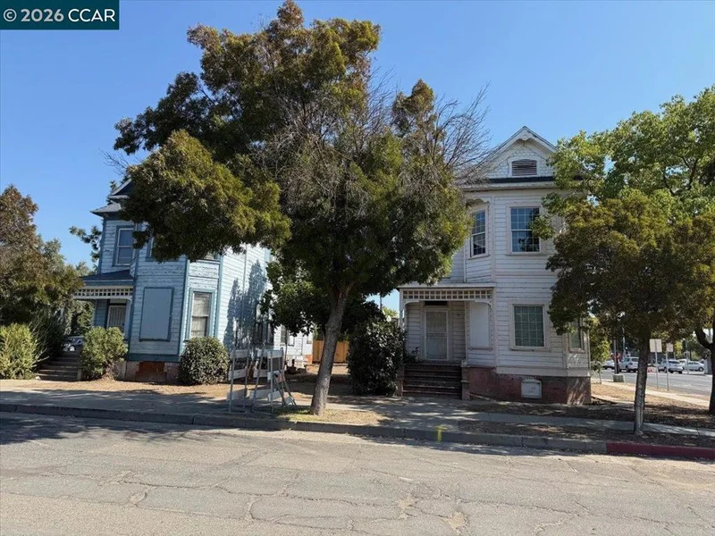 161 S 3Rd Ave photo 2