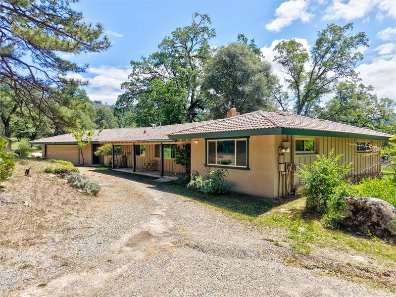51300 Road 426 photo 2