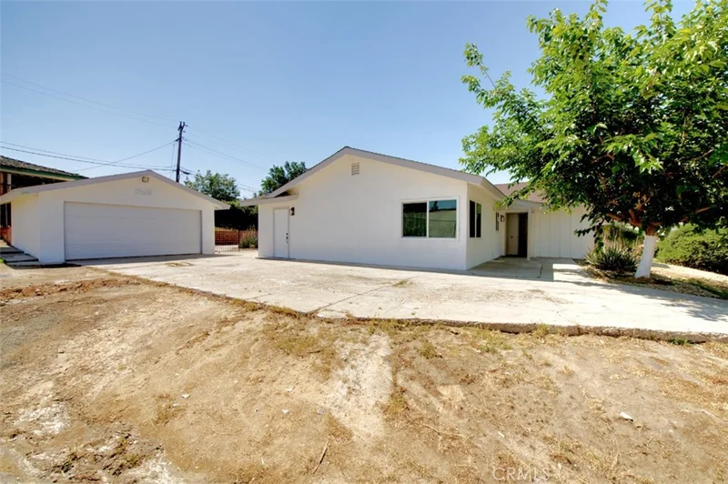 Photo 2 of 2425 Castle Drive