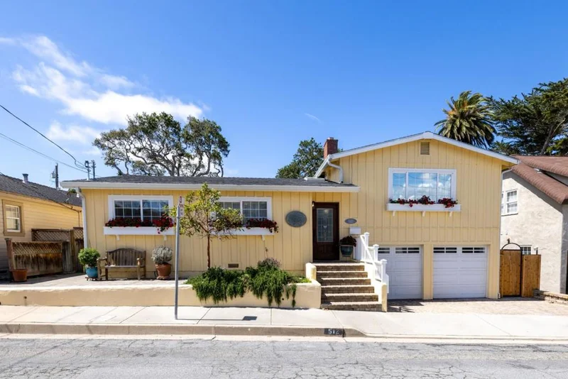 512 12th Street, Pacific Grove, CA 93950