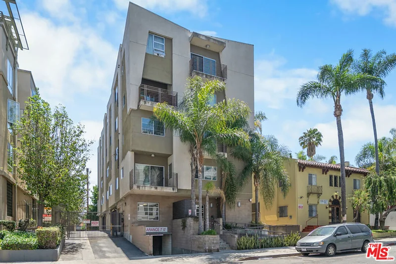 2864 Sunset Place 201 photo 2
