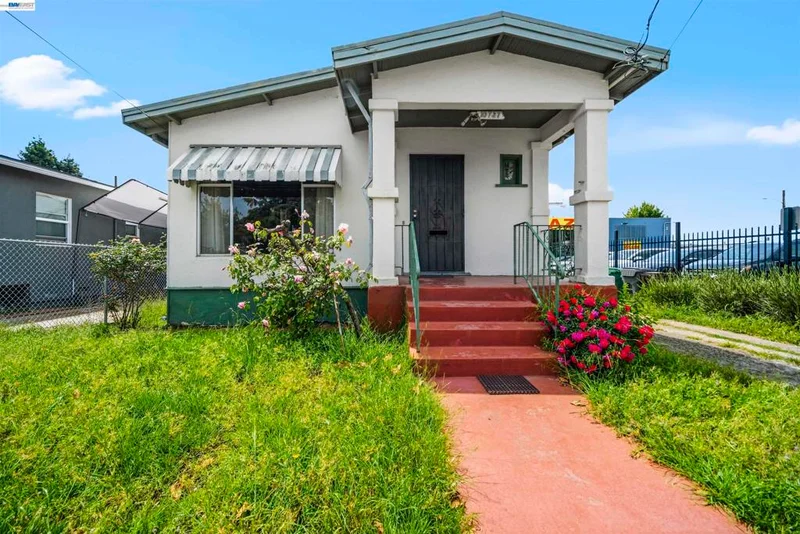 10737 Pearmain St, Oakland, CA 94603