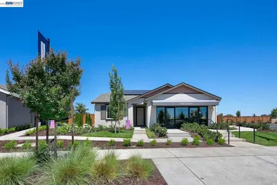 1306 Parkcrest Circle photo 2