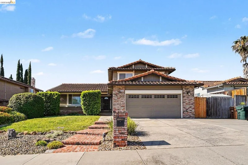 1627 Geyser Cir photo 2