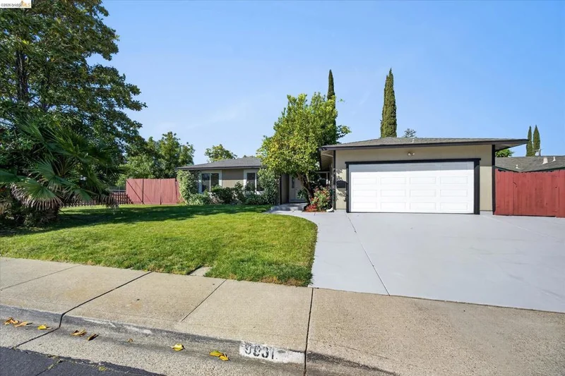 901 Helix Dr photo 2