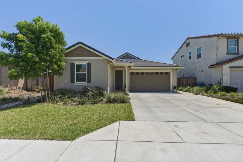 914 Fulton Way, Hollister, CA 95023