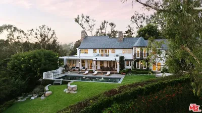 6825 Zumirez Drive photo 2
